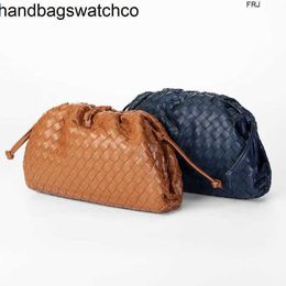 Bottegaavenetas Bags Pouch Clutch Bag Weaving Cloud Soft Skin Dumpling Popular New Style Real Cowhide Womens Fashion One Shoulder Slant Across the Hand Small Wo