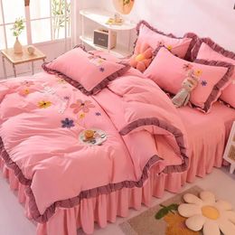 Bedding sets Korean Solid Colour Four Piece Bed Skirt Ruffled Set Girl Princess Flower Embroidery Quilt Cover Kawaii Linens Decor 231122