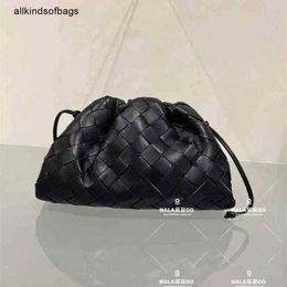 Bottegaavenetas Bags Pouchs s Baodiejias Woven Mini Handbag Cloud Bag Dumpling One Shoulder Womens Oxka Have Logo