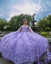 قبالة الكتف اللافندر الفراشة الفراشة الديكور كرات الثوب اللباس quinceanera مع كيب زهور الخرز Vestidos de 15 anos