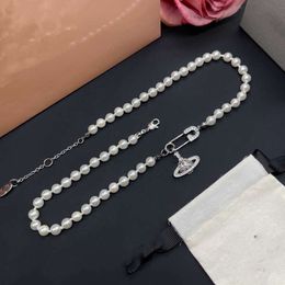 Designer Pendant Necklaces Letter Vivian Chokers Luxury Women Fashion Jewellery Metal Pearl Necklace Cjeweler Westwood 40445