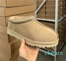 Suede Upper Sheepskin Slip-on Shoes Tasman Winter Shearling Short Boots Luxurious Designer Plush Ankle Half Snow Boot tClassic Platform