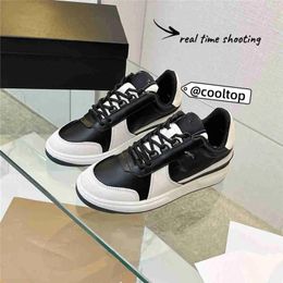 Women's board shoes Designer running shoes black and white leather panda fashion bicycle shoes channel outdoor cycling casual shoes for men student activism