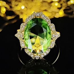 Wedding Rings 2023 Luxury Green Color Oval Engagement Ring For Women Anniversary Gift Jewelry Wholesale R6551