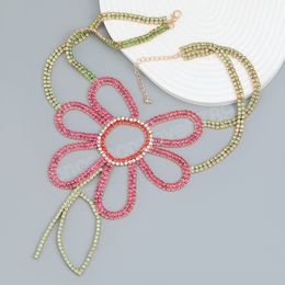 Collana girocollo con ciondolo a forma di fiore con strass colorati per regalo di gioielli per feste da donna