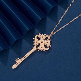 Designer's Brand Key Necklace Gold plating Full Diamond Snowflake Pendant Simple and Luxury Style Sweater Chain C0EB
