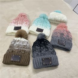 Winter Brand Female Pom Poms Hat Fashion Cap For Women Designer Knitted Beanie Caps Womens Thicken Beanies Fleecing Gradient Ski Hat 2023