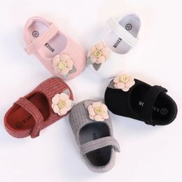 Первые ходунки Детские шаговые туфли Пара малышей Дышащая нескользящая обувь для девочек Мода в стиле принцессы 231122