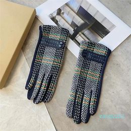 Designer Five Fingers Gloves Winter For Women Classic Lattice Gloves Luxury Brand Touch Screen Female Thick Mittens Driving Glove 2023