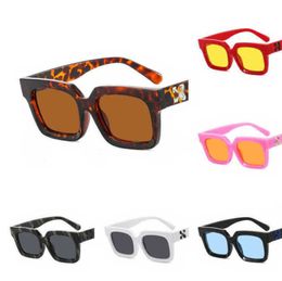 Designer di occhiali da sole Fashion Off Brand Top per donna e uomo freccia x cornice tendenza occhio hip hop sports occhiali da sole da viaggio da sole k8q1 con scatola originale