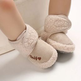 Första Walkers Warm Baby Crib Snow Boots Mjuka och bekväma tjejpojke anti Slip Socks Baby Shoes 231122