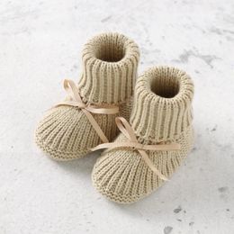 First Walkers born Baby Shoes Knitted Infant Girls Boys Boots Cute Butterflyknot Toddler Walk Bed Warm 018M Accessories Hats Gloves 231122