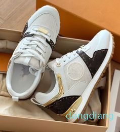 Famous Brand Run Away Sneakers Shoes Low Calfskin Leather Trainer Women Men Casual Walking Party Wedding Discount Sports