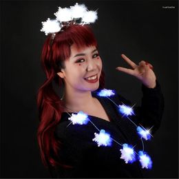 Chains Kids LED Snow Shaped Light String For Holiday Part Christmas Necklace Up Party Glow In The Dark Fun Accessories