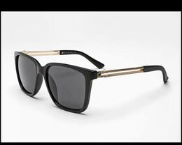 Gli occhiali da sole 2023 Outdoor Luxury Classic 4307 si adattano a uomini e donne con occhiali da sole eleganti e raffinati