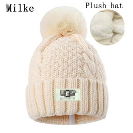 Fashion designer Women beanie Men beanie Knitted hat Fall/Winter warm hat Thickened hat Hairball knitted hat Fashion classic style S-9