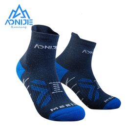 Sports Socks One Pair AONIJIE E4828 E4829 Sports Low Cut Socks Knee-High Thickened Wool Socks Winter Warm For Running Climbing Camping 231124
