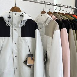 Designer 2023 jaquetas para homens primavera e outono jaqueta casual masculina com jaqueta corta-vento 3m remendo reflexivo preto branco casais impermeável jaqueta ao ar livre com capuz