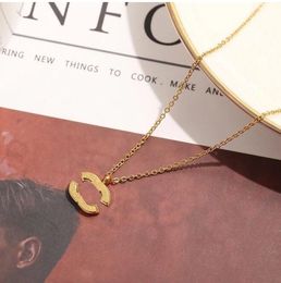 Colar de garandagem de designer de luxo Chain de pendente 18K Gold Gold Bated Aço inoxidável Colares de letra de declaração Jóias Acessórios para joias