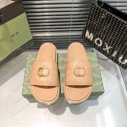 2023 Novo designer feminino sandálias de sola grossa lona plataforma chinelos de couro real bege tijolo vermelho cores praia slides chinelo ao ar livre sandálias clássicas tamanho 35-40