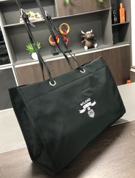 Autumn and Winter Cross-Border New Arrival Large Capacity Commuter Tote Fashion All-Match One-Shoulder Portable Make-up Bags