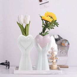 Vases Ceramic Flower Vase Unique Modern Aesthetic Hand Holding Heart Shaped Vase Arm Body Shaped Hand Statue Flower Pot For Home 230422