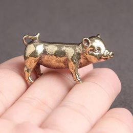 Decorative Objects Figurines Pure Brass Piggy Transport Keychain Pendant Zodiac Pig Desktop Ornament Small Bronze 231124