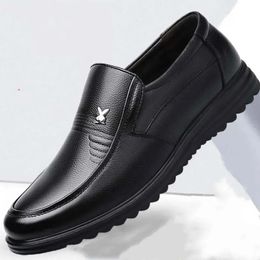 Dress Shoes Business Casual Mens Leather Patent Shoe Breathable Soft Bottom MiddleAged and Elderly Dad Men 231124