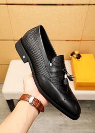 High Quality Mens Designer Dress Shoes Gentle Men Brand Designer Tassels Official Flats Male Casual Comfort Breath Loafers Size 38-45
