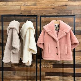 Women's Fur Faux Fur Thick Single Breasted Short Teddy Bear Cape Coat Women Loose Warm Alpaca Fur Coat Lapel Soft Fur Cope Coats Autumn Winter 231123