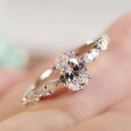 Cluster Rings Huitan Dainty Women Engagement Rings AAA Cubic Zircon Silver Color Delicate Proposal Ring for Lover High Quality Wedding Jewelry 230424
