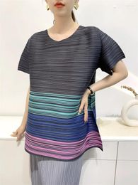 Women's T Shirts Miyake Top 2023 Summer Pleated T-shirt Digital Printing Stacked Sleeves Loose Slimming Clothes Niche