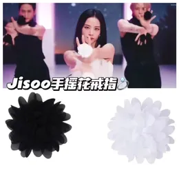 Cluster Ringe 2023 Koreanische Welle Jisoo Gleiche Hand Shake Blume Prop Song Bühne Y2K Ring Tanz Finger Bunt