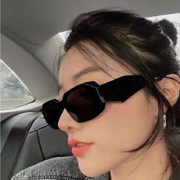 Desginer prda Pujia's New Sunglasses Are a Must-have for Driving. Popular on the Internet Men's and Women's Sunglasses Square Shaped Driving Glasses