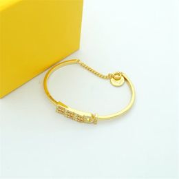 Women Designer Elegant Bracelet High Grade Luxury Bracelets Chain Letters Plating Gold Silver Inlaid Diamond Shining Ladies Bangles