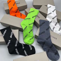 Designer balanciaga meias para homens meias para mulheres novas meias do alfabeto de paris com tampa média espessada para proteção contra frio de inverno casal de rua b família caixa meias longas