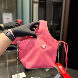 Women Nylon Lightweight Crossbody Bags Solid Colour Waterproof Drawstring Bucket Clutch Purse Silver Chain Shoulder Handbag Desiigner Badge Pocket 14CM