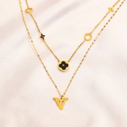 I più nuovi pendenti di marca di lusso placcati in oro 18 carati collane in acciaio inossidabile lettera girocollo collana con ciondolo perline catena accessori di gioielli regali NESSUNA scatola