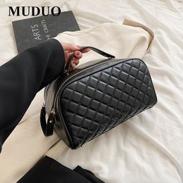 Cosmetic Bags Cases MUDUO High Quality Grid Makeup bag Leather Cosmetic Bag Women Large Travel Storage Bag Double Zipper Black Toiletry Designer Bag 230425