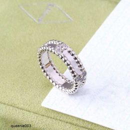 Tiffniylise Band Rings Designer Petal Shape Luxury Women Jewellery Simple Classic Colours Diamond Engraving the Back Fashionable Gifts Beautifully