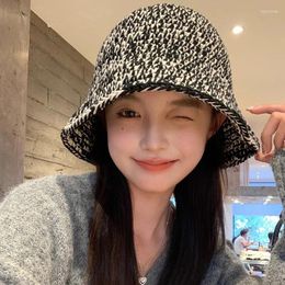Berets Korean Black And White Mixed Colour Knitted Bucket Hat Women Autumn Winter Trend Big Head Small Face Versatile Basin Hats