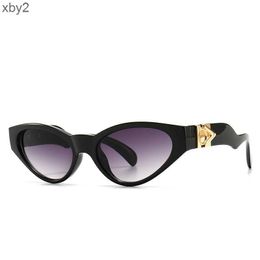 Sunglasses Angled cat's Eye Sunglasses modern Sunglasses with jumping legs gold decorative Sunglasses 2017