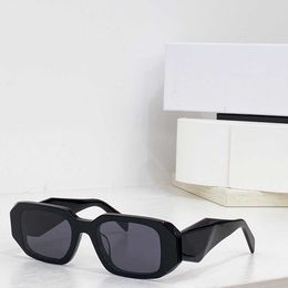 Brand Design Luxury Top Quality Women Sunglasses Black Classic Designer Frame Ladies Sunglass Fashion Stylish Woman Man Shades 17w