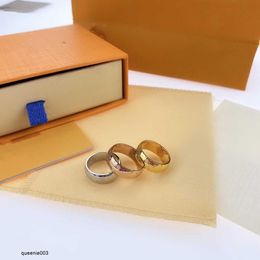 Tiffniylise banda anéis designer de luxo moda impressão carta homem ou mulher aço amor jóias fornecimento