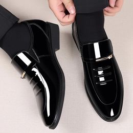 Dress Shoes Black Patent Leather Shoes Slip on Formal Men Shoes Plus Size Point Toe Wedding Shoes for Male Elegant Business Casual Shoes 231124