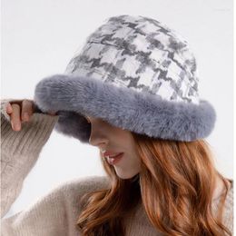 Berets Winter Women Plaid Bucket Hats With Fur Lady Panama Hat Female Thicken Warm Windproof Black Fluzzy Ethnic Style Fisherman Cap