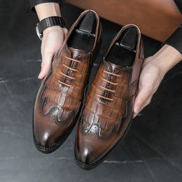 British Gentleman Pointed Patchwork Brogue Shoes For Men Novelty Wedding Dress Prom Homecoming Oxford Sapatos Tenis Masculino