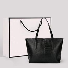 Luxury Designer Crocodile tote bag Fashionable shoulder handbag Underarm Bags 2023 Fashion New Korean Large Capacity Bucket Bag