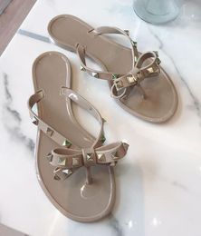 Flip Flops Sommer New Fashio Stil Europa Vereinigte Staaten Markendesigner Nieten Bogen Sandalen Schuhe Frauen Sandalen