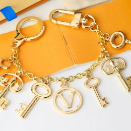 Luxury Keychain Designer Key V-Letter Style Keychain Stainless Steel Keychain Fashion Keychain Pendant